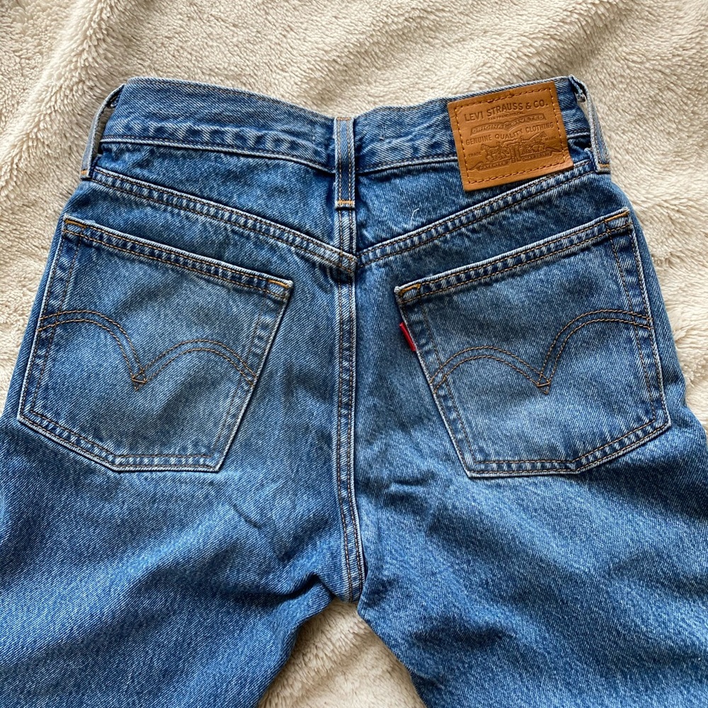 Wedgie fit Levi’s size 24